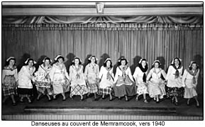 Danseuses au couvent de Memramcook, vers 1940