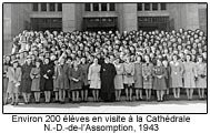 Environ 200 élèves en visite à la Cathédrale N.-D.-de-l'Assomption, 1943