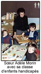Soeur Adèle Morin avec sa classe d'enfants handicapés