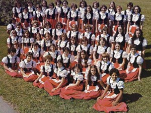 Chorale Jeunes Chanteurs d'Acadie (1978) sous la direction de soeur Lorette Gallant.