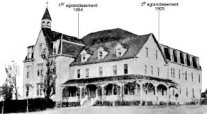 Académie NDSC avec ses agrandissements jusqu'en 1905.
