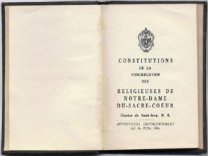 Constitutions de la congrégation des Religieuses de Notre-Dame-du-Sacré-Coeur approuvées le 16 juin 1936 .