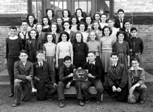 Classe de 8e année de soeur M.-Colombe à l'École Essex, 1945.
