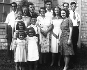 Famille acadienne typique des années 1930.