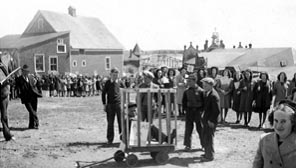 Parade JEC autour du thème « Abattre la tristesse », 1946.